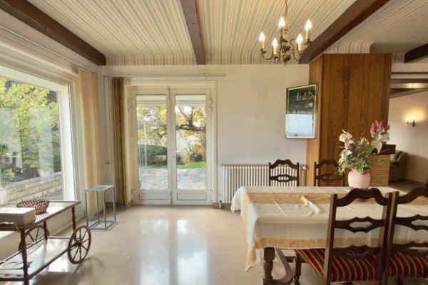 avec une vue des Alpes à Lyon, à vendre maison d'environ 223 m2 sur un terrain de 892 m2 BEYNOST (01)