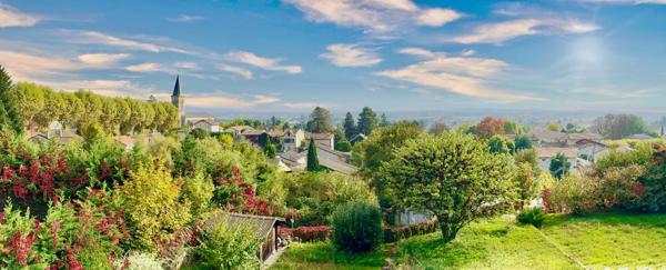 avec une vue des Alpes à Lyon, à vendre maison d'environ 223 m2 sur un terrain de 892 m2 BEYNOST (01)
