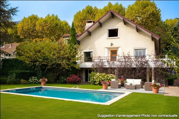 avec une vue des Alpes à Lyon, à vendre maison d'environ 223 m2 sur un terrain de 892 m2 BEYNOST (01)