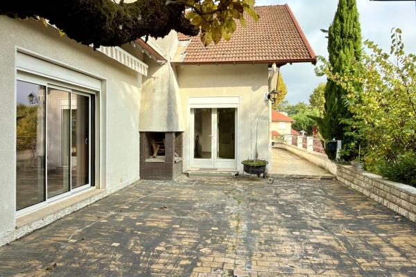avec une vue des Alpes à Lyon, à vendre maison d'environ 223 m2 sur un terrain de 892 m2 BEYNOST (01)