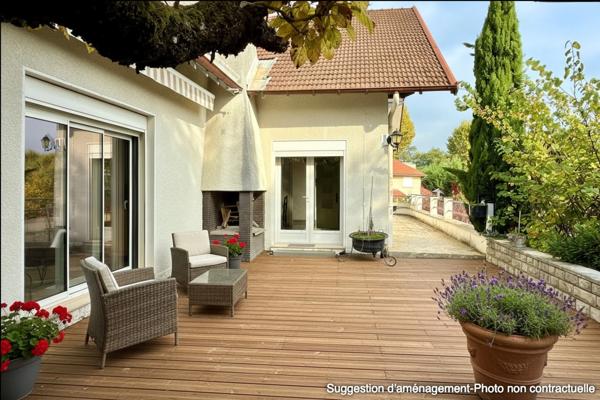 avec une vue des Alpes à Lyon, à vendre maison d'environ 223 m2 sur un terrain de 892 m2 BEYNOST (01)