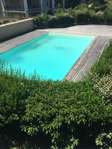T2 47 m² – Grande terrasse 22 m² + balcon – Parking + garage – Résidence avec piscine – Vourles