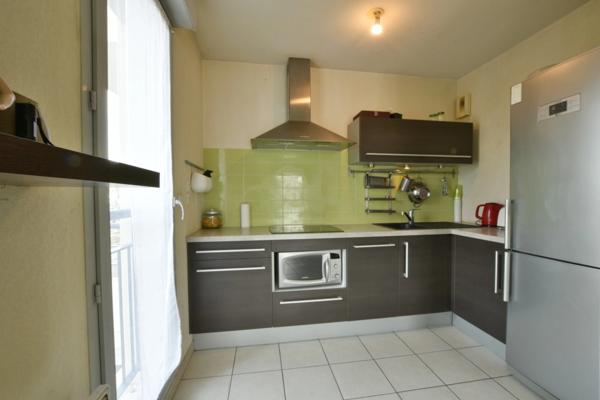 T2 47 m² – Grande terrasse 22 m² + balcon – Parking + garage – Résidence avec piscine – Vourles