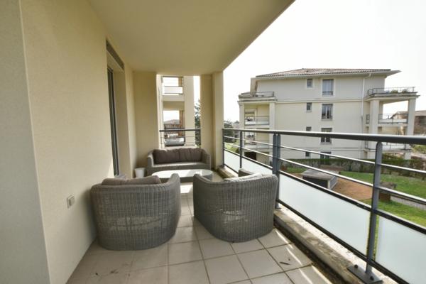 T2 47 m² – Grande terrasse 22 m² + balcon – Parking + garage – Résidence avec piscine – Vourles