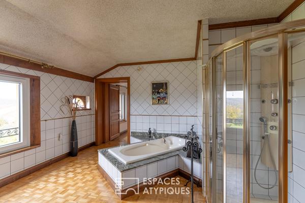 Ancien corps de ferme transformé et sa grange à 20 minutes de Metz