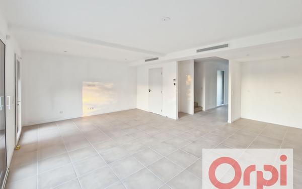 Maison à vendre    4 pièces •  Grenade