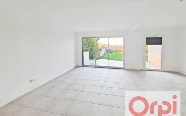 Maison à vendre    4 pièces •  Grenade