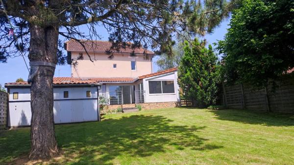 Maison rénovée alliant cachet et confort moderne