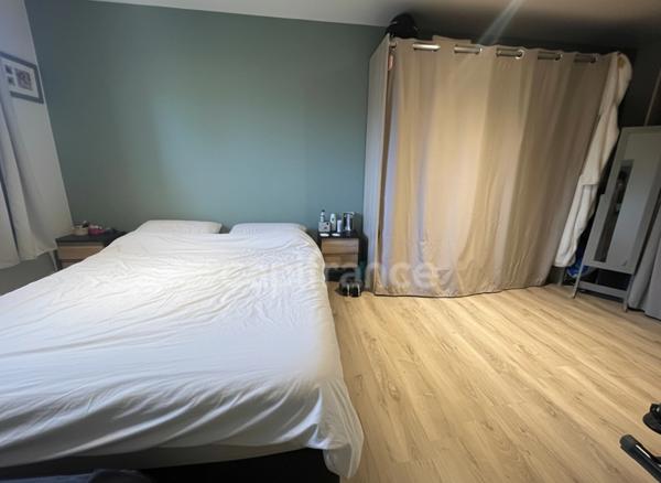 Maison 3 chambres, rénovée avec jardin.