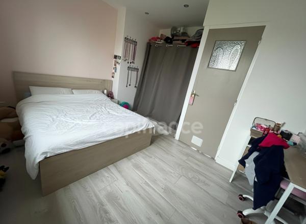 Maison 3 chambres, rénovée avec jardin.