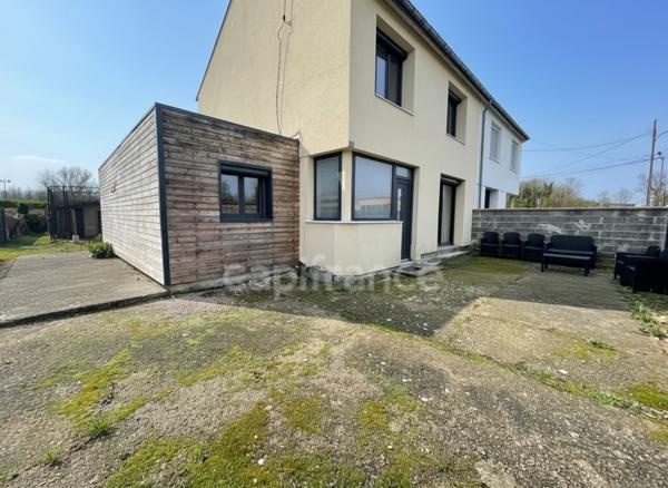 Maison 3 chambres, rénovée avec jardin.