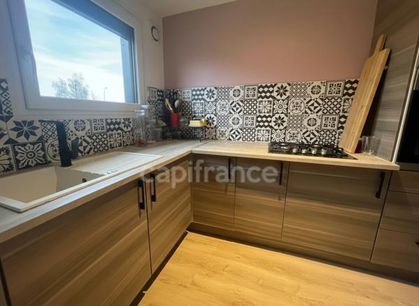 Maison 3 chambres, rénovée avec jardin.