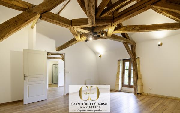 Beynac-et-Cazenac (24220) Beynac. Maison en pierre restaurée 200 m2 - jardin - Spa - Vue Château.