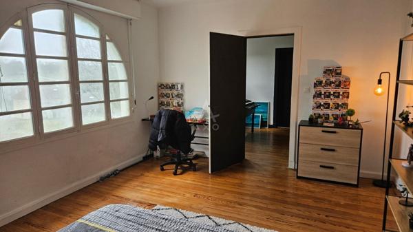 Maison 7 pièces de 276 m² 5 chambres avec piscine et dépendances