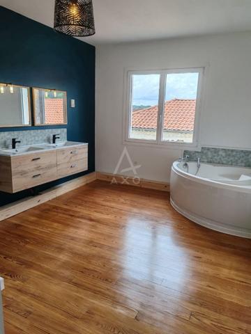 Maison 7 pièces de 276 m² 5 chambres avec piscine et dépendances