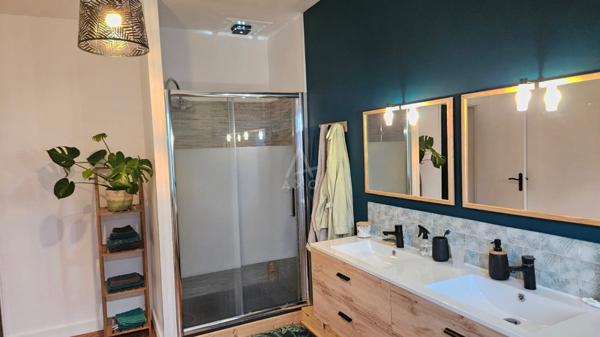 Maison 7 pièces de 276 m² 5 chambres avec piscine et dépendances