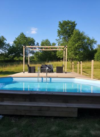 Maison 7 pièces de 276 m² 5 chambres avec piscine et dépendances