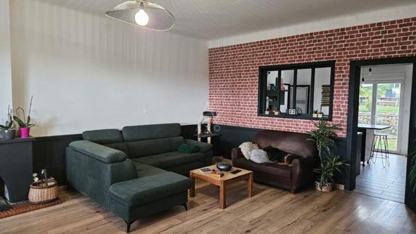 Maison 7 pièces de 276 m² 5 chambres avec piscine et dépendances