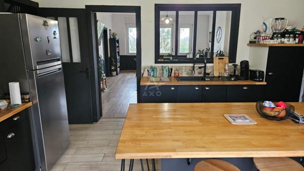 Maison 7 pièces de 276 m² 5 chambres avec piscine et dépendances