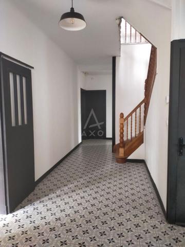 Maison 7 pièces de 276 m² 5 chambres avec piscine et dépendances