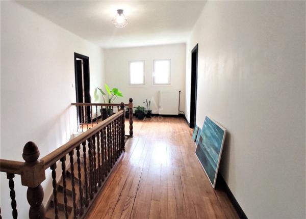Maison 7 pièces de 276 m² 5 chambres avec piscine et dépendances