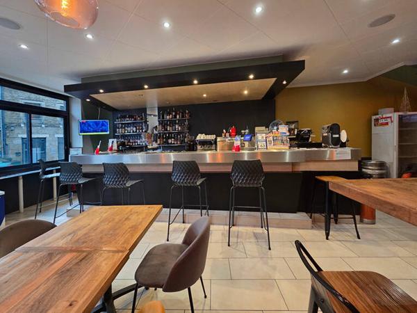 Murs commerciaux + Appartement T3 pour 132 m²