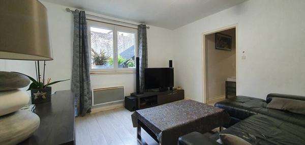 Murs commerciaux + Appartement T3 pour 132 m²