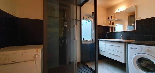 Murs commerciaux + Appartement T3 pour 132 m²