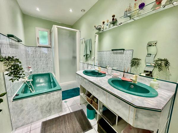 MAISON DE PLAIN PIED - 3 CHAMBRES - 103M²  - DOUBLE GARAGE - 1600M² JARDIN - LA RINCAIS