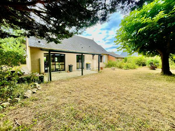 MAISON DE PLAIN PIED - 3 CHAMBRES - 103M²  - DOUBLE GARAGE - 1600M² JARDIN - LA RINCAIS