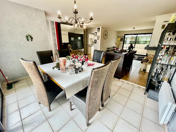 MAISON DE PLAIN PIED - 3 CHAMBRES - 103M²  - DOUBLE GARAGE - 1600M² JARDIN - LA RINCAIS