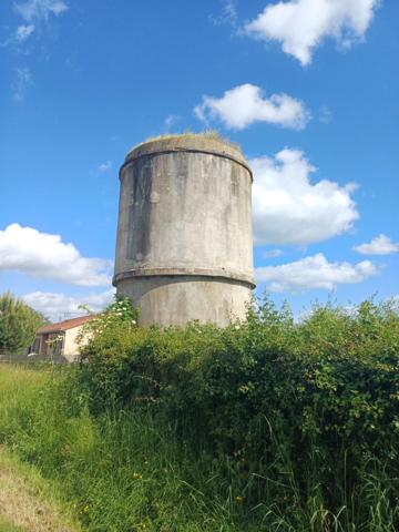 Maison à vendre 1 pièces SAINT PRIEST BRAMEFANT (63) ANCIEN CHATEAU D EAU