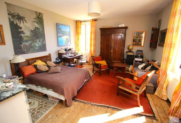 ANCIENNE METAIRIE DE CHATEAU XIXè rénovée de plus de 400m² habitables sur parc fleuri de 4083m²