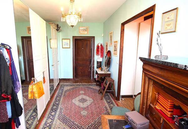 ANCIENNE METAIRIE DE CHATEAU XIXè rénovée de plus de 400m² habitables sur parc fleuri de 4083m²