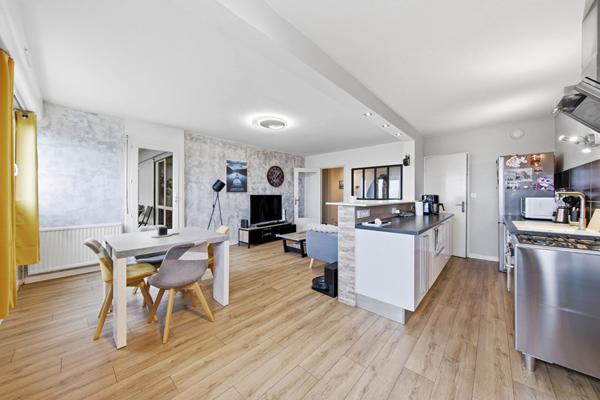 A découvrir en exclusivité: appartement de 89,6 m², composé de 3 chambres, avec balcon , ascenseur, buanderie et nombreux rangements