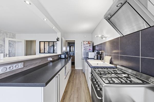 A découvrir en exclusivité: appartement de 89,6 m², composé de 3 chambres, avec balcon , ascenseur, buanderie et nombreux rangements