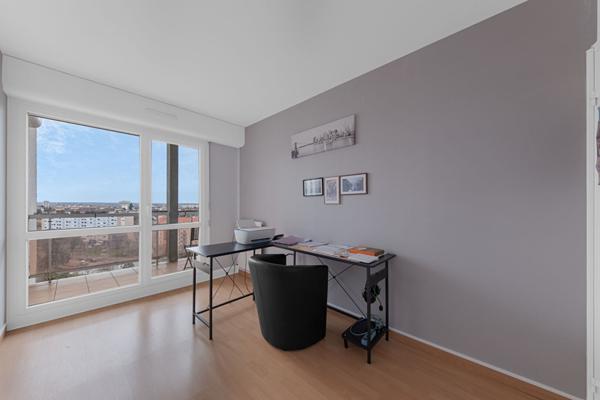 A découvrir en exclusivité: appartement de 89,6 m², composé de 3 chambres, avec balcon , ascenseur, buanderie et nombreux rangements