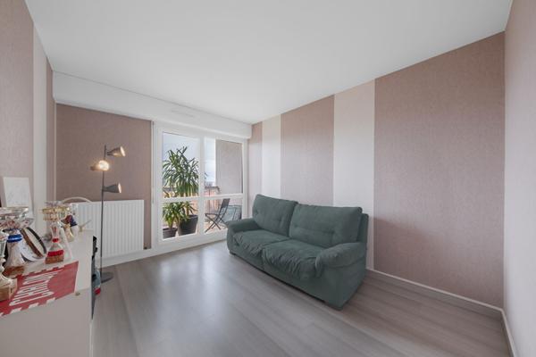 A découvrir en exclusivité: appartement de 89,6 m², composé de 3 chambres, avec balcon , ascenseur, buanderie et nombreux rangements
