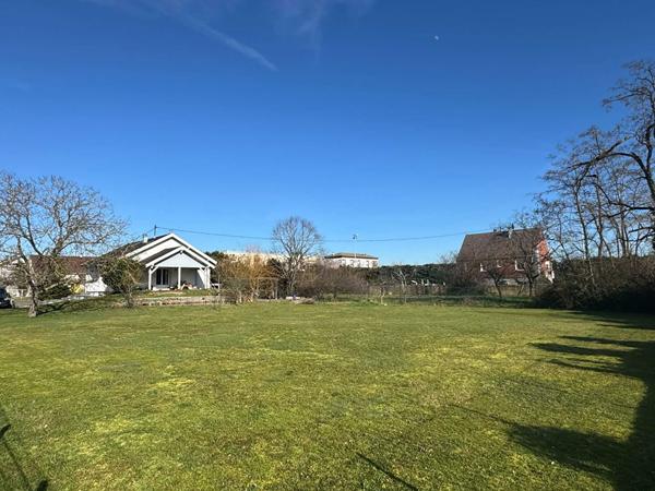 MAISON PLAIN-PIED AVEC SUPERBE JARDIN SUR CERNAY