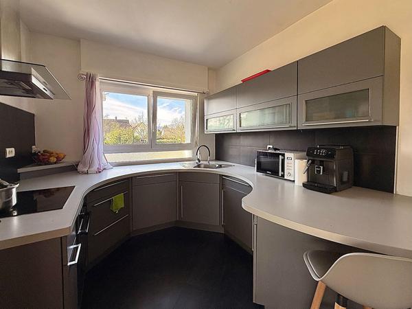 MAISON PLAIN-PIED AVEC SUPERBE JARDIN SUR CERNAY