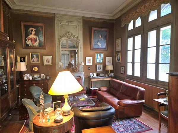 Demeure de prestige de 417m2, sur un terrain de 6ha 23a 18ca, piscine, dépendance et un logement  type 4