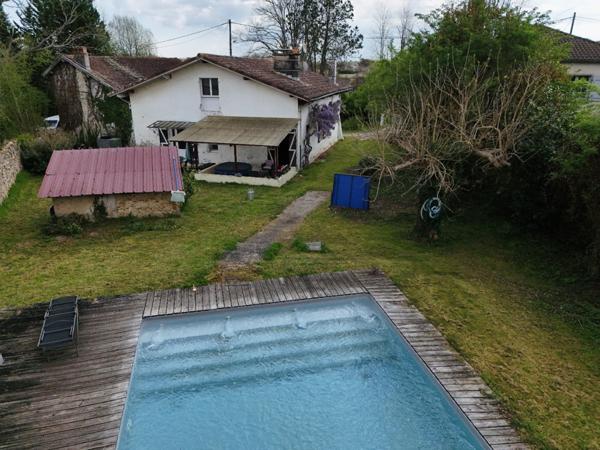 Maison d'architecte avec de l'authenticité, piscine, et dépendaces