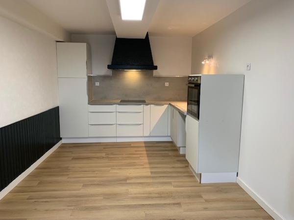 Maison
                                                                                                                                                                                                                                                                                                                        4 pièce(s)                                                                                                                                                                                                          2 chambre(s)                                                                                                                                                                                                          88  m²