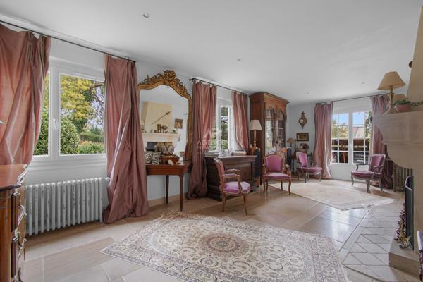 Maison Mareil Marly 9 pièce(s) 915 000 € **  - Référence  18185