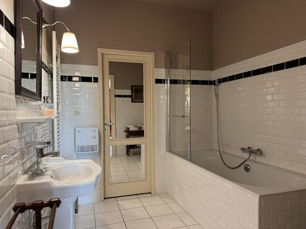 Authentique demeure du XVIII°  -  476 M²  - 7 CHAMBRES  - JARDIN - GRANGE - WOEL