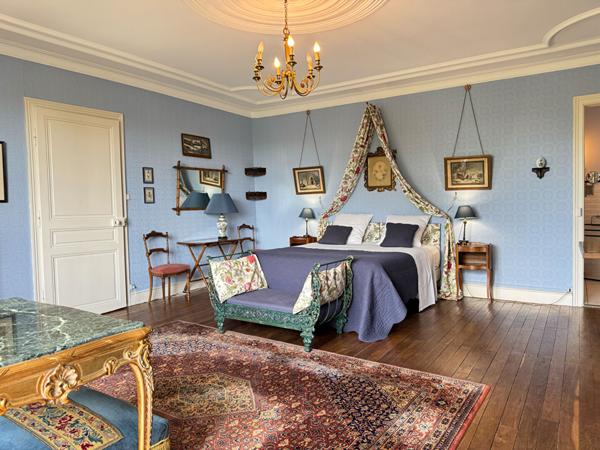 Authentique demeure du XVIII°  -  476 M²  - 7 CHAMBRES  - JARDIN - GRANGE - WOEL