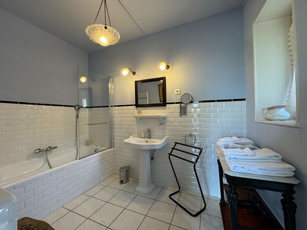 Authentique demeure du XVIII°  -  476 M²  - 7 CHAMBRES  - JARDIN - GRANGE - WOEL