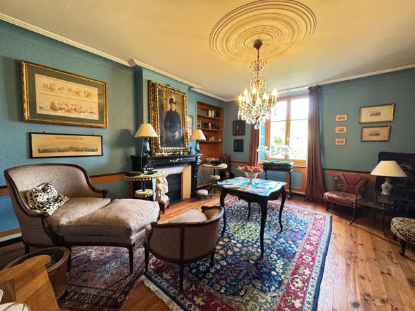 Authentique demeure du XVIII°  -  476 M²  - 7 CHAMBRES  - JARDIN - GRANGE - WOEL