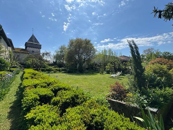 Authentique demeure du XVIII°  -  476 M²  - 7 CHAMBRES  - JARDIN - GRANGE - WOEL