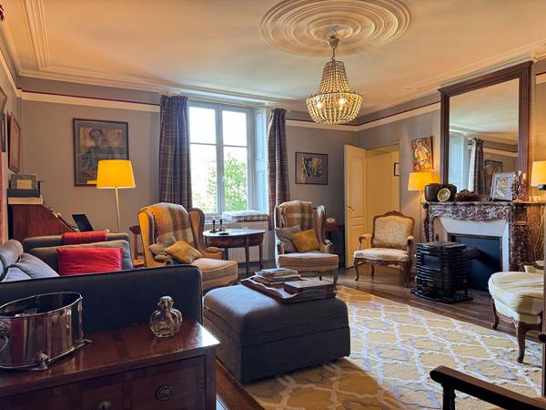 Authentique demeure du XVIII°  -  476 M²  - 7 CHAMBRES  - JARDIN - GRANGE - WOEL